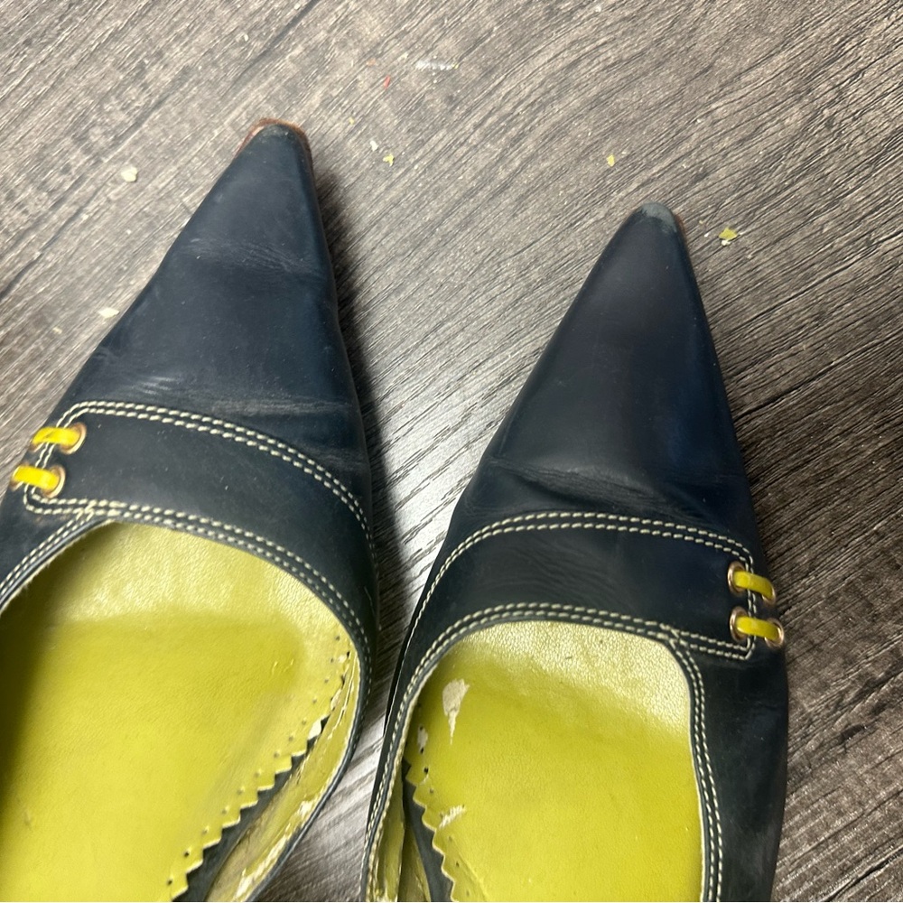 Ralph Lauren Leather Navy Pointed-Toe 3.5” Pumps with Lime Insole & Accents - Picture 4 of 9